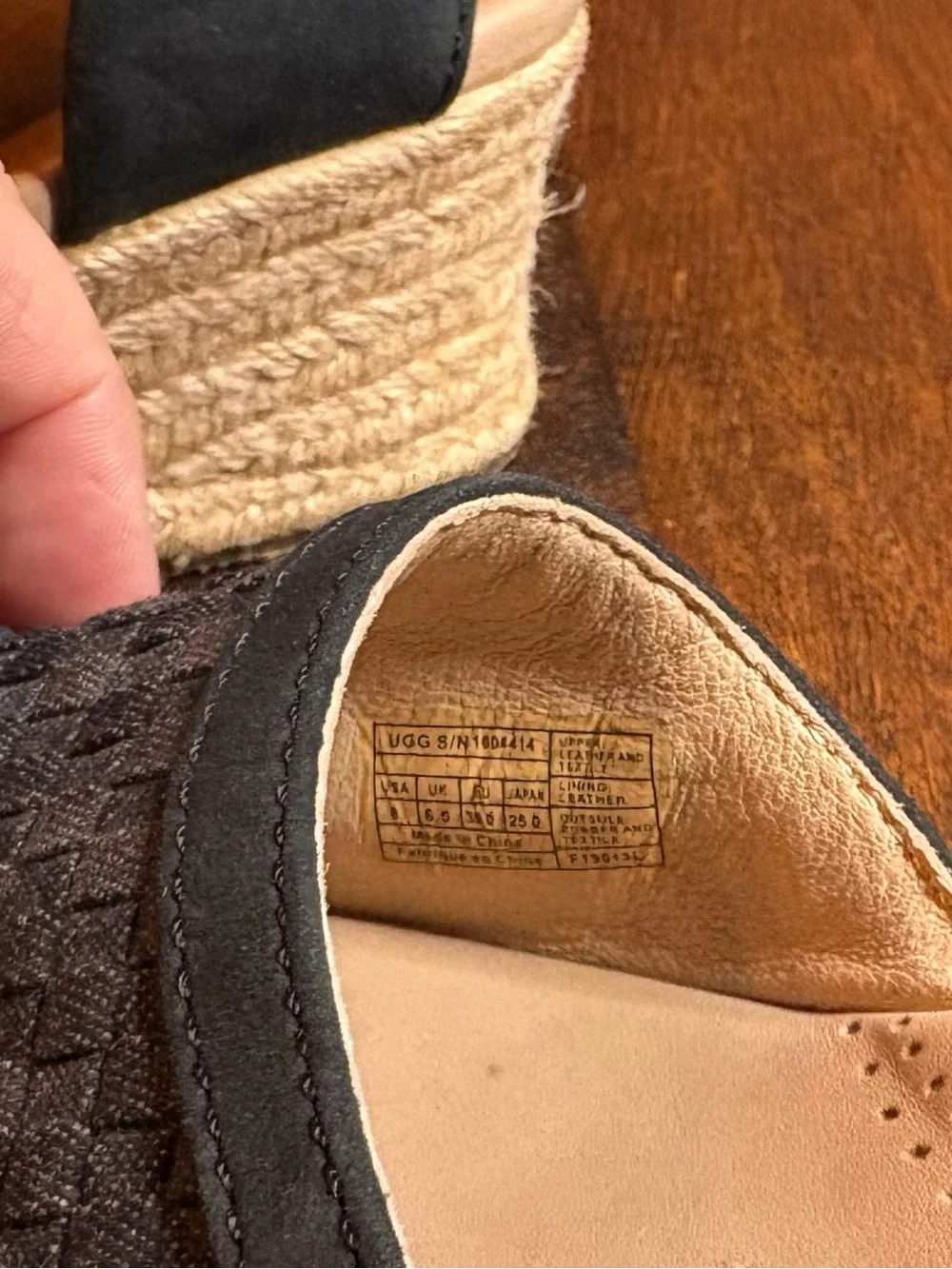 UGG delmar black